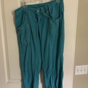 Athleta linen capris. Size 6P.